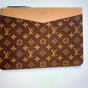 Louis vuitton daily pouch